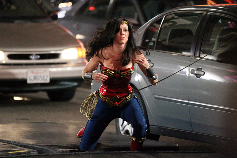 Illustration for article titled See the new and improved Wonder Woman costume in action